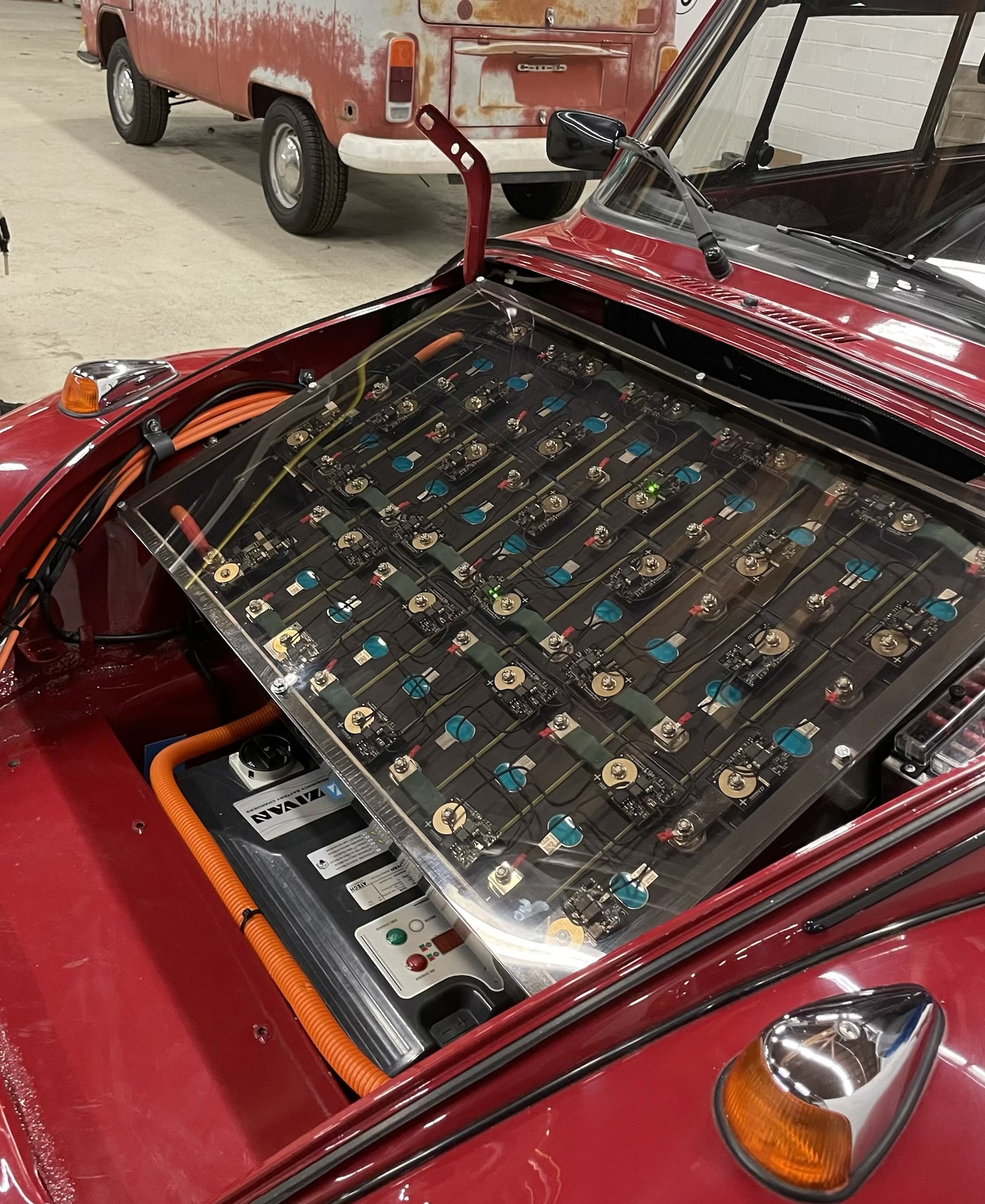 Fest verbauter Lithium-Akku im Fahrzeug
